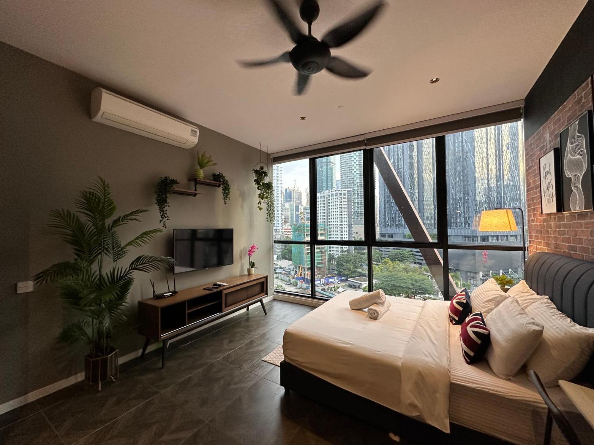 Scarletz Suites Klcc By Aura Куала-Лумпур Экстерьер фото