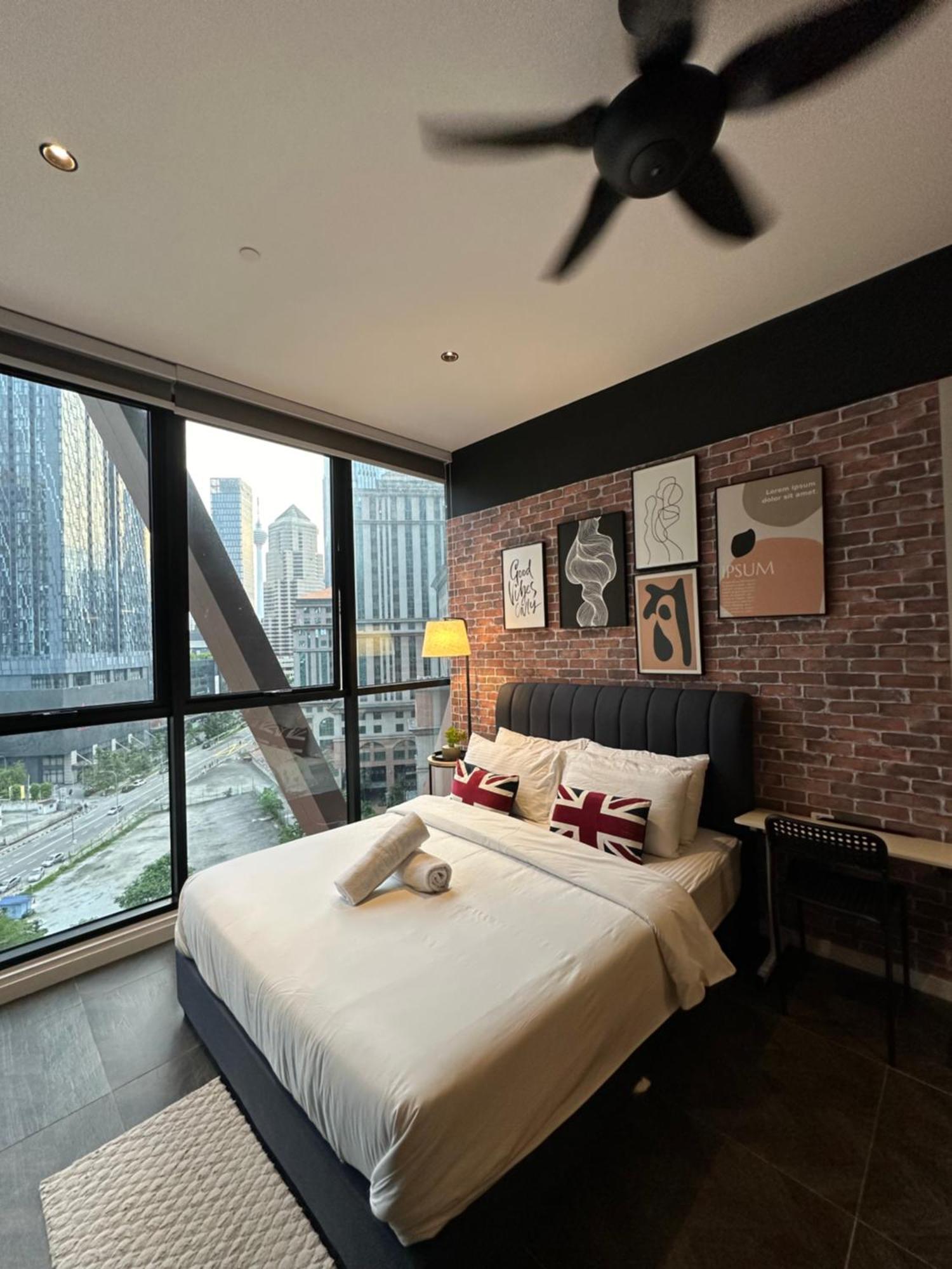Scarletz Suites Klcc By Aura Куала-Лумпур Экстерьер фото